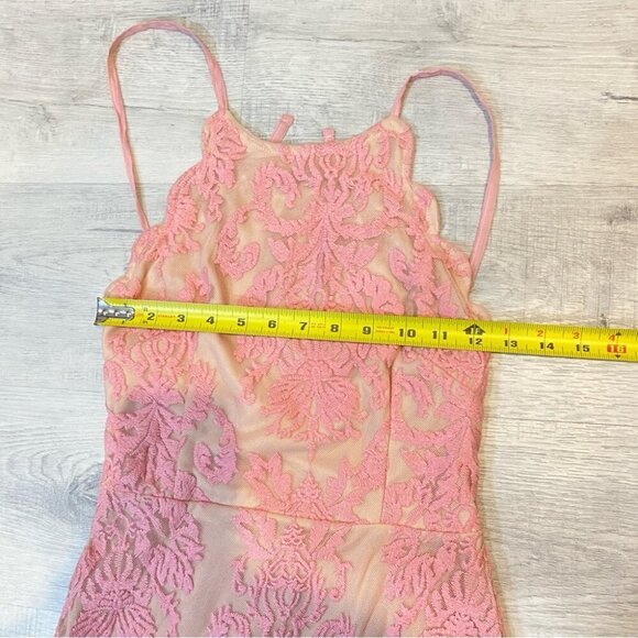 Xenia Boutique Baby Pink Floral Embroidered Lace Dress Size 2 - Form Fitting - Picture 9 of 16